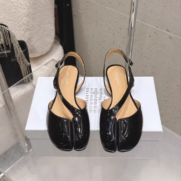 MM6 Maison Martin Margiela Glossy Black Tabi Slingback Heels - Picture 2 of 9